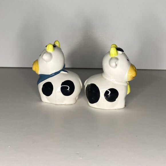 Pair of Cows with bell & Scarf Salt & pepper Shakers, Vintage - Picture 2 of 8